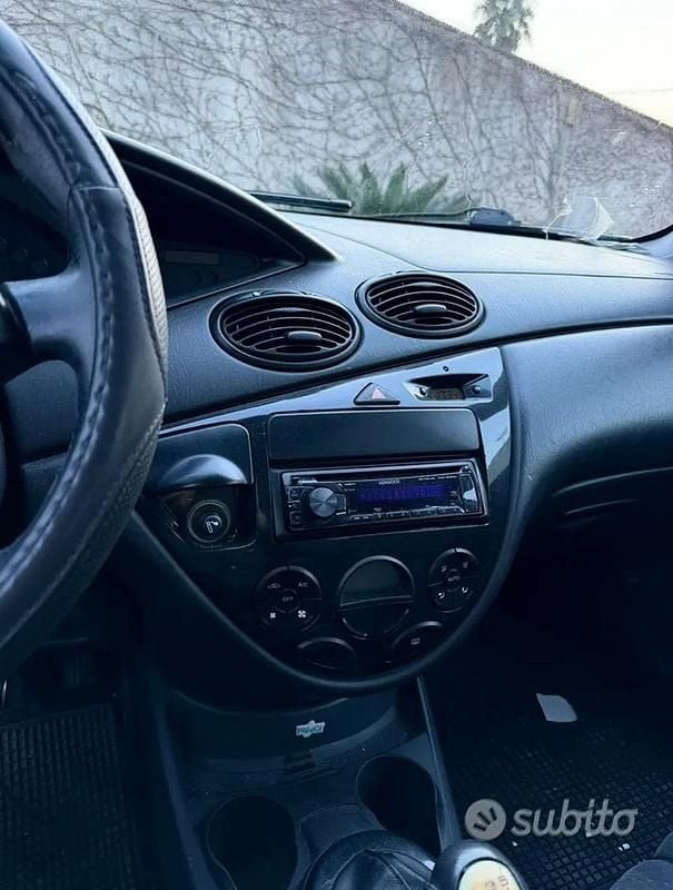 Usata Ford Focus Ghia 116 CV (85 kW) 2002 Grigio Station wagon