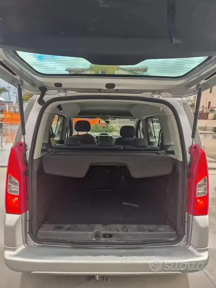 Usata Peugeot Partner Tepee Premium 112 CV (82 kW) 2011 Grigio Monovolume