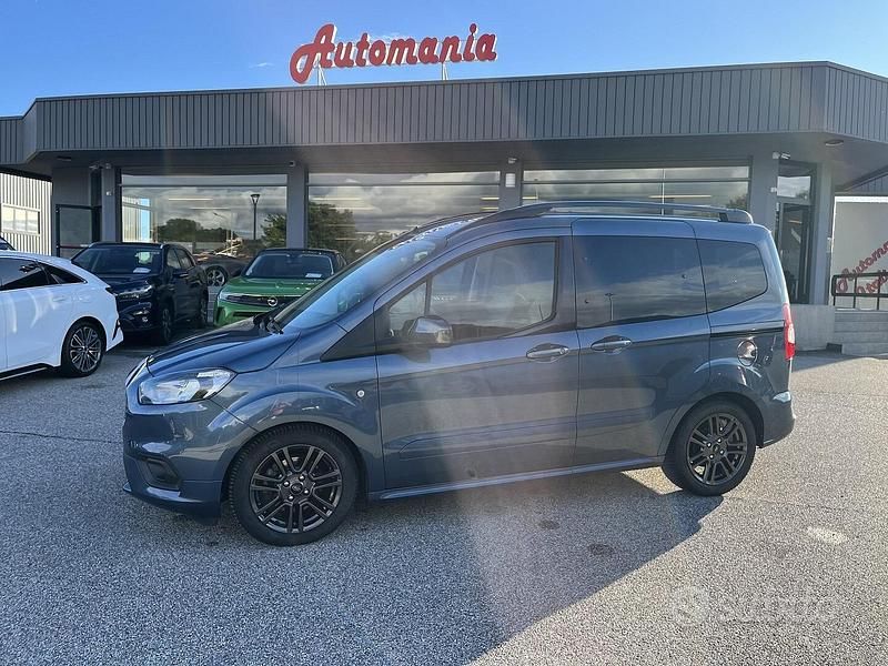 Usata Ford Tourneo 101 CV (74 kW) 2020 Blu Monovolume