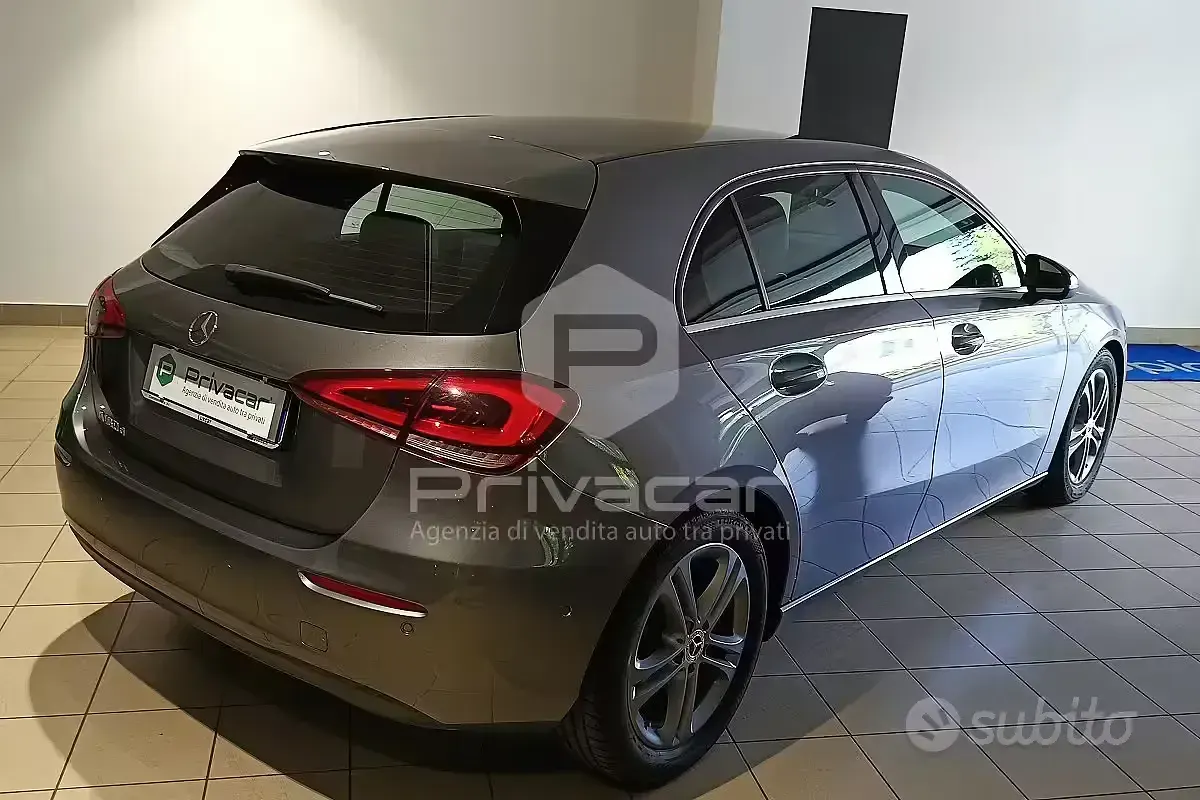 Usata Mercedes A180 Business 116 CV (85 kW) 2019 Grigio Utilitaria
