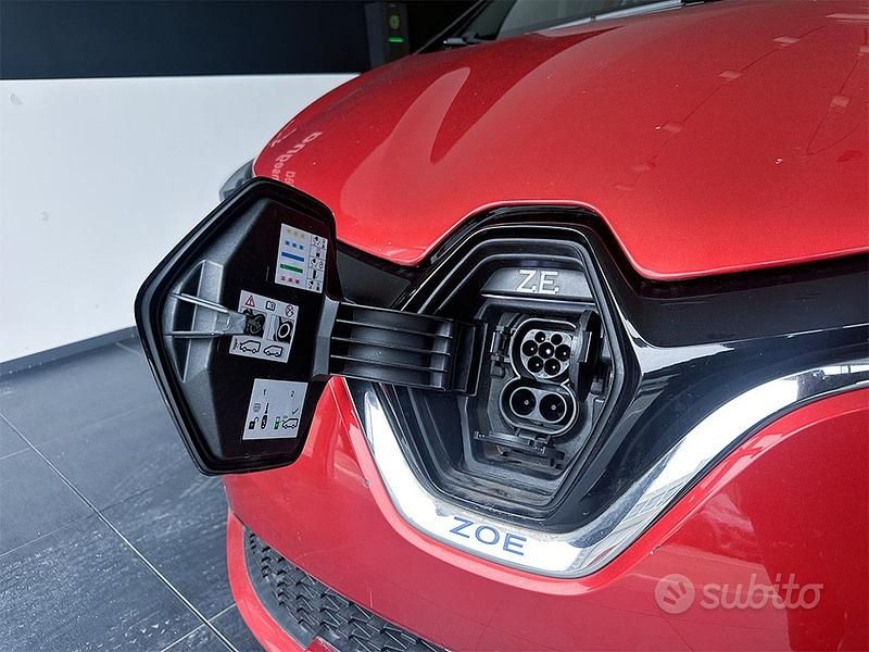 Usata Renault Zoe Life 80 kW (109 CV) 2020 Rosso Utilitaria