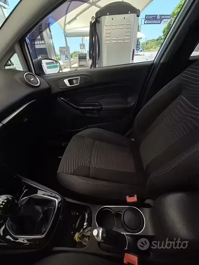 Usata Ford Fiesta 75 CV (55 kW) 2013 Bianco Berlina