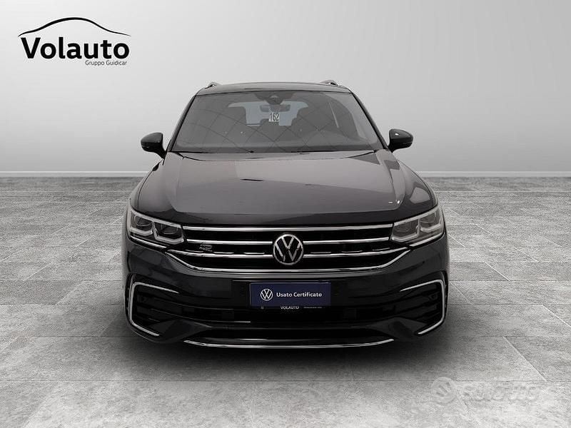 Usata VW Tiguan R-line 150 CV (110 kW) 2021 Grigio opaco scuro SUV