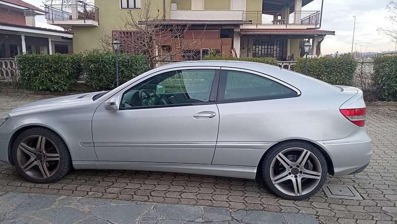 Usata Mercedes CL220 150 CV (110 kW) 2009 Argento Coupé