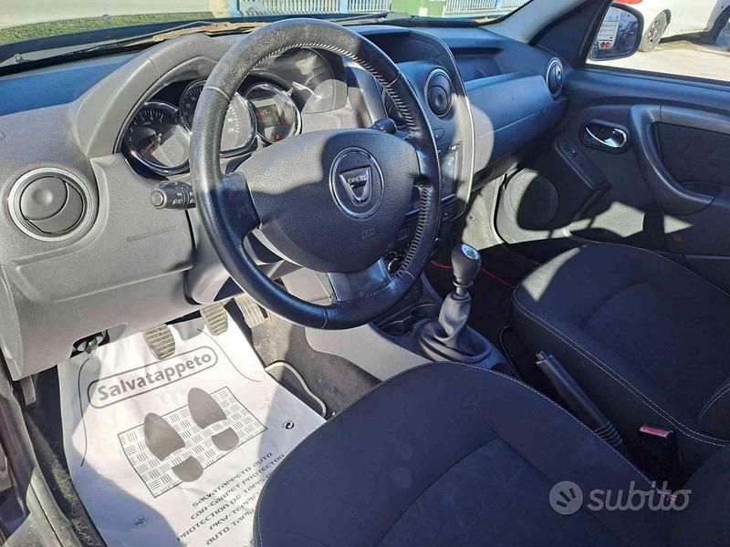 Usata Dacia Duster Lauréate 110 CV (80 kW) 2015 Nero SUV