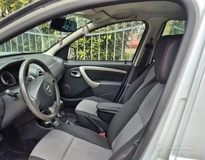 Usata Dacia Duster Lauréate 110 CV (80 kW) 2013 Bianco SUV