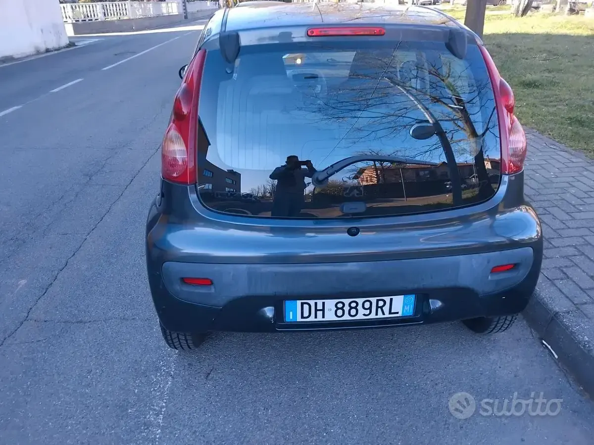 Usata Peugeot 107 68 CV (50 kW) 2007 Nero Utilitaria