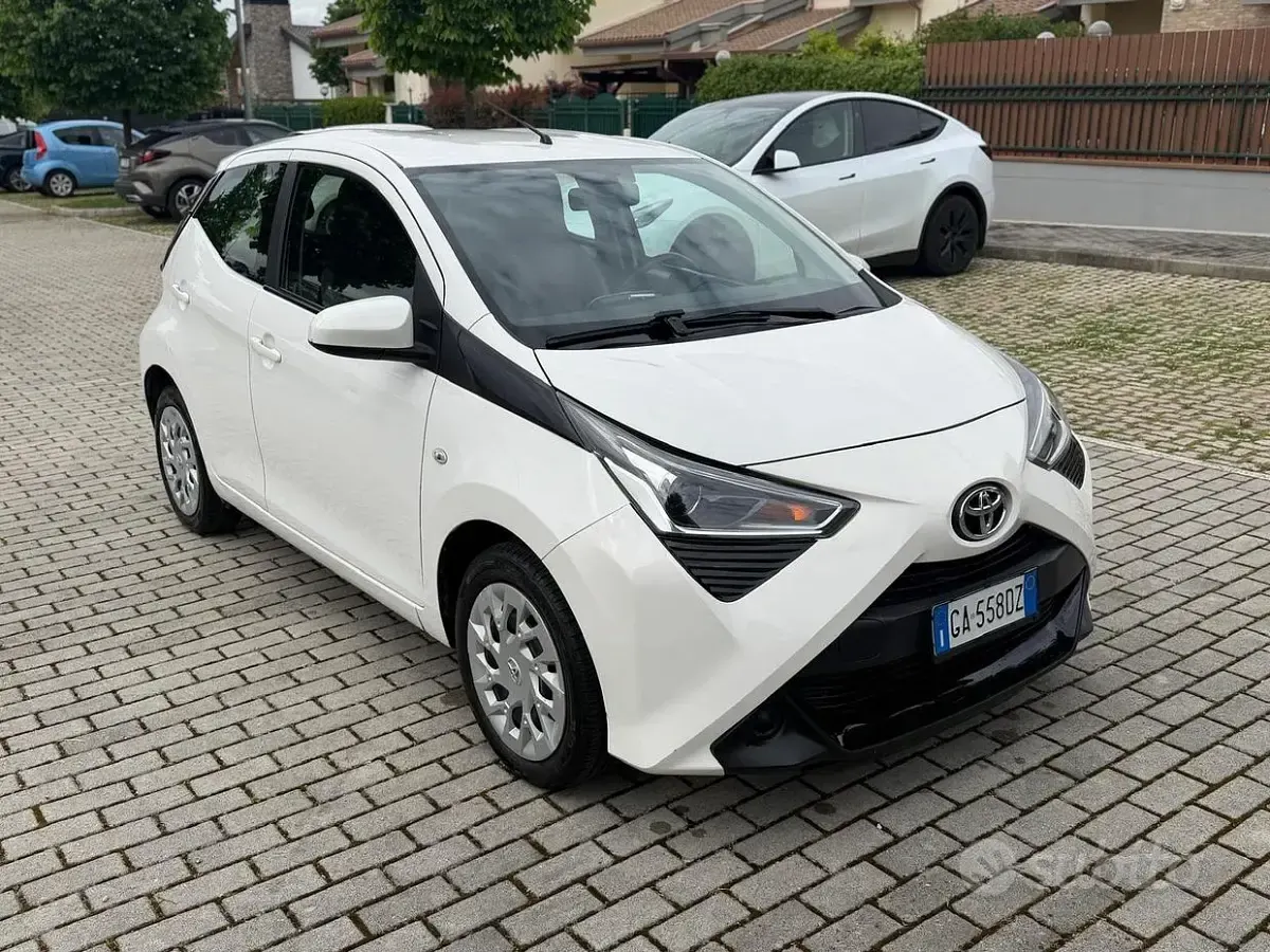 Usata Toyota Aygo Connect Style 72 CV (52 kW) 2020 Bianco Utilitaria