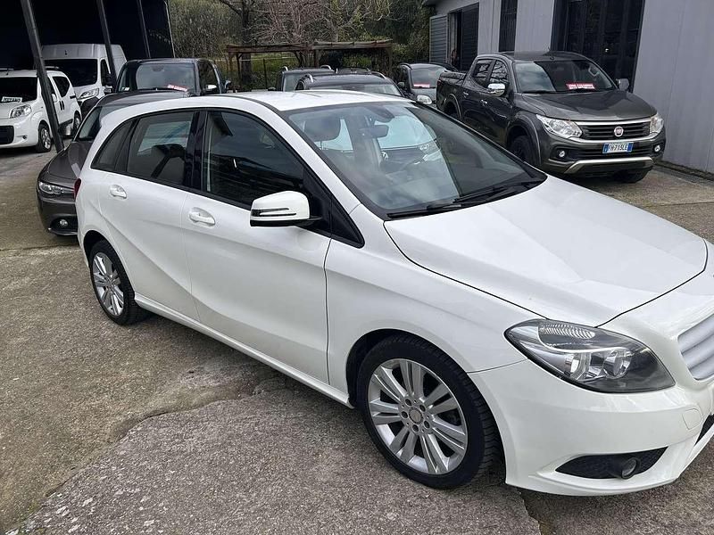 Usata Mercedes B180 Premium 109 CV (80 kW) 2013 Bianco Monovolume