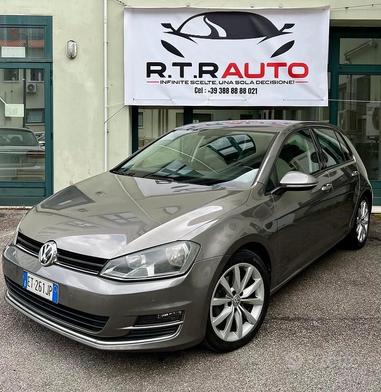 Grigio Usata 2013 VW Golf VII Highline Tre volumi | 9400 € (Cara) - Immagine 1/4