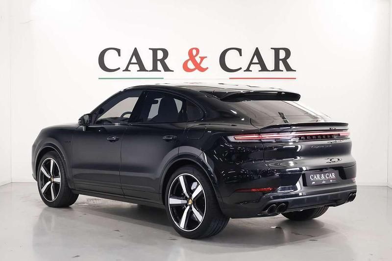 Usata Porsche Cayenne Turbo E-Hybrid 740 CV (544 kW) 2024 Nero SUV