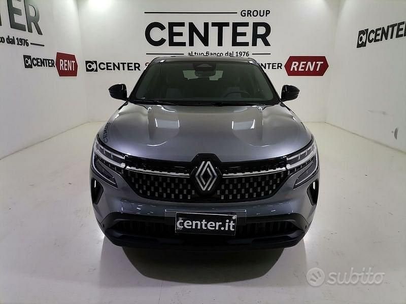 Käytetty Renault Austral Techno 200 HP (147 kW) 2024 Harmaa Katumaasturi