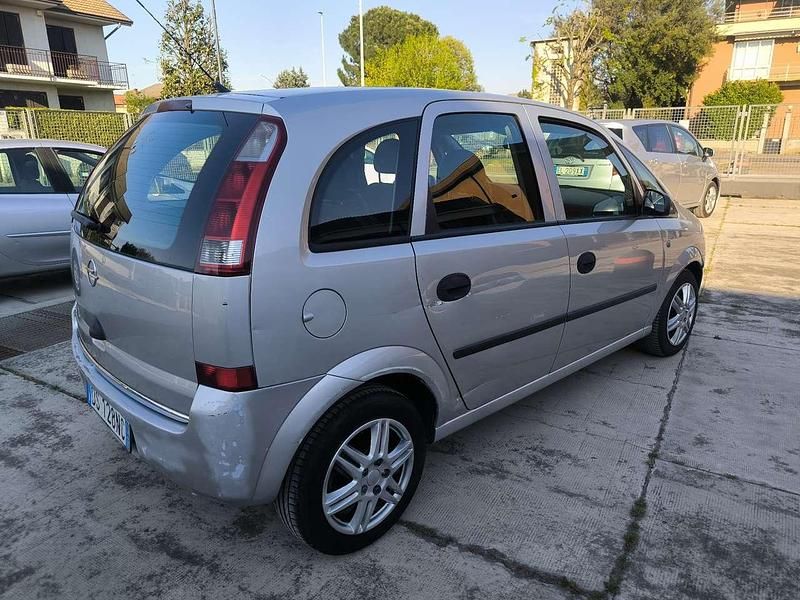 Usata Opel Meriva 90 CV (66 kW) 2008 Argento Monovolume