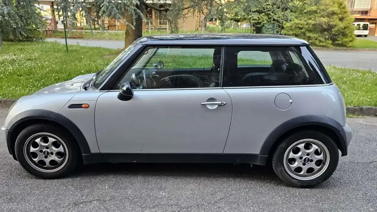 Usata Mini Cooper 116 CV (85 kW) 2004 Grigio Utilitaria