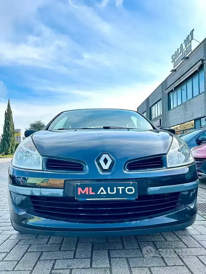 Usata Renault Clio II Dynamique 75 CV (55 kW) 2006 Nero Berlina