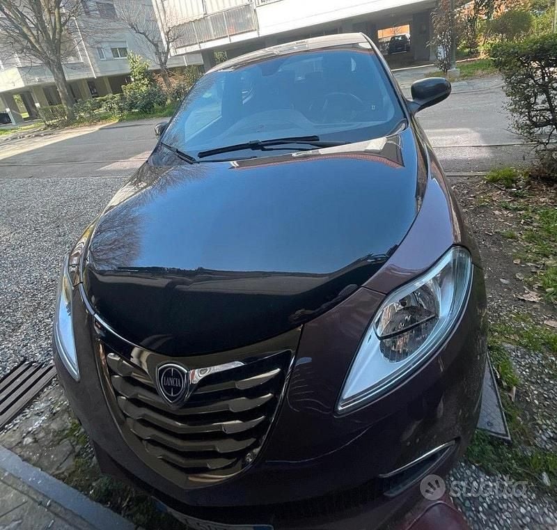 Usata Lancia Ypsilon Gold 69 CV (50 kW) 2014 Marrone Utilitaria