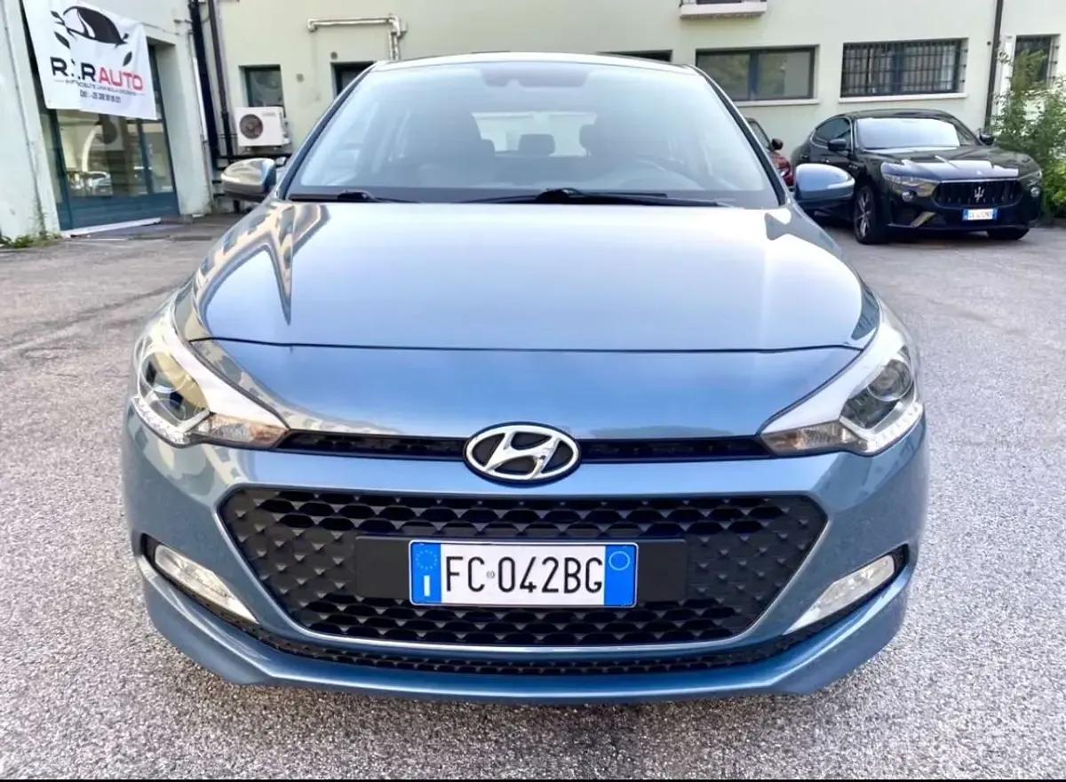 Usata Hyundai i20 GO! 75 CV (55 kW) 2016 Blu/azzurro Berlina