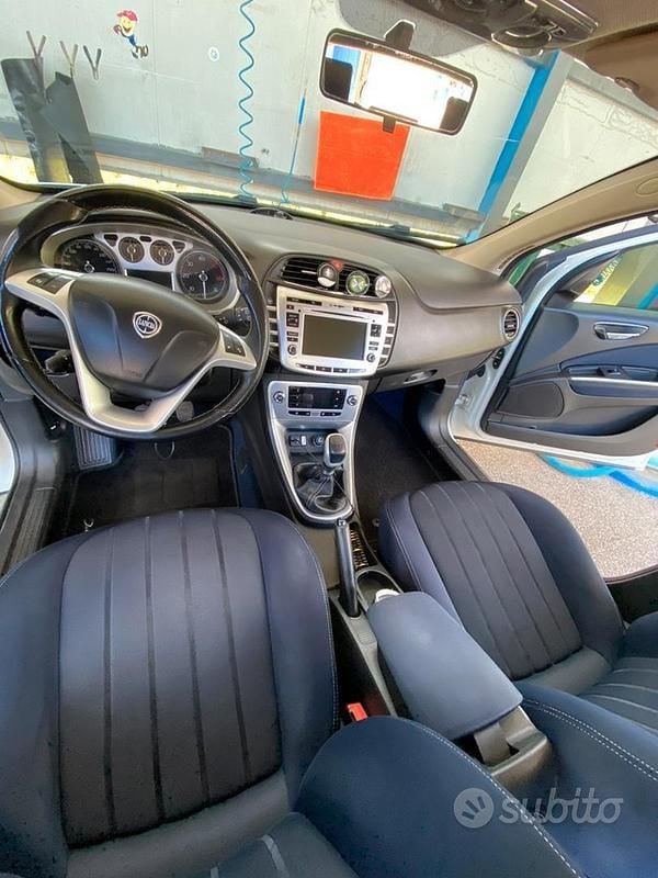 Usata Lancia Delta Silver 130 CV (95 kW) 2014 Bianco Utilitaria