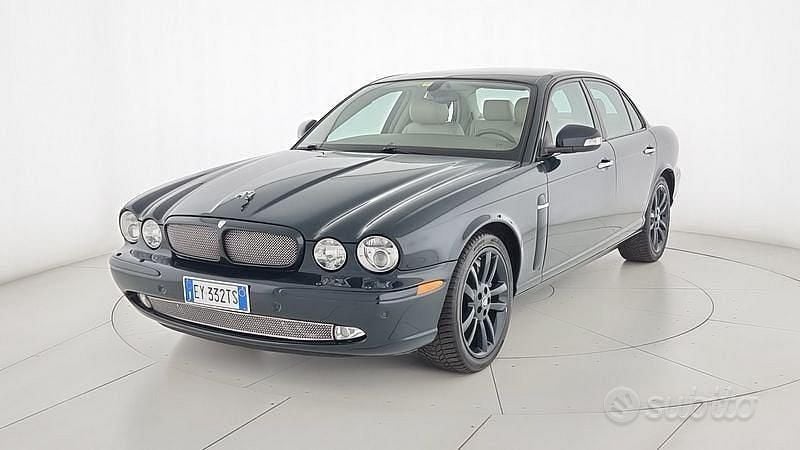 Usata Jaguar XJR 396 CV (291 kW) 2004 Verde Berlina