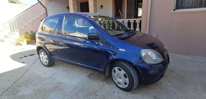 Usata Toyota Yaris Luna 86 CV (63 kW) 2002 Berlina