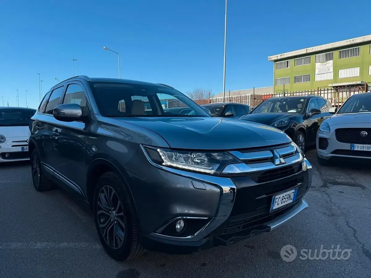 Usata Mitsubishi Outlander Plus 150 CV (110 kW) 2016 Grigio SUV