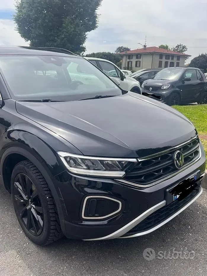 Usata VW T-Roc 150 CV (110 kW) 2023 Nero SUV