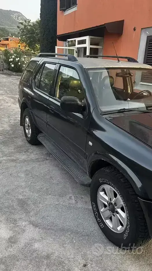 Usata Opel Frontera 120 CV (88 kW) 2002 Nero SUV