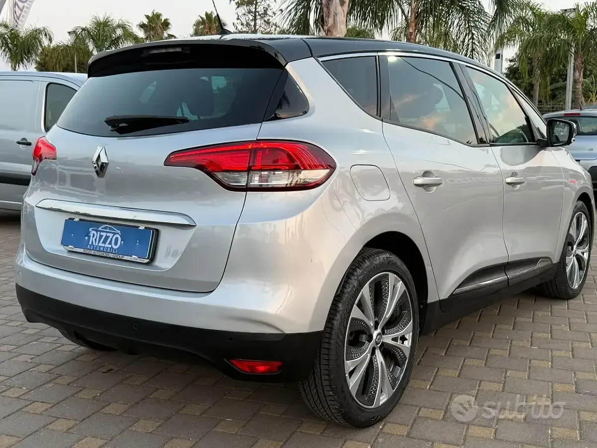 Usata Renault Scénic Intens 110 CV (80 kW) 2018 Grigio Monovolume