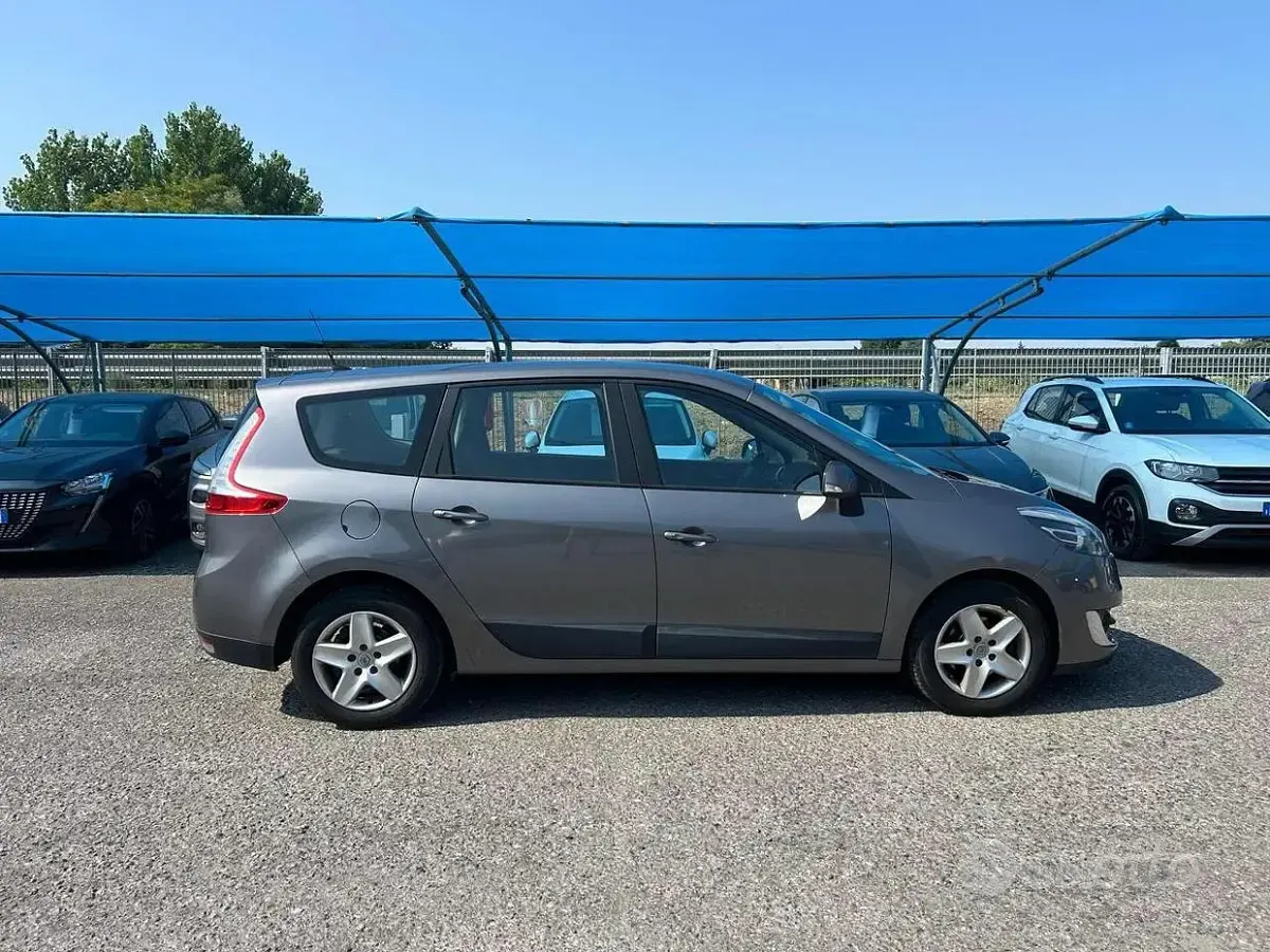 Usata Renault Grand Scénic III 110 CV (80 kW) 2013 Giallo Monovolume
