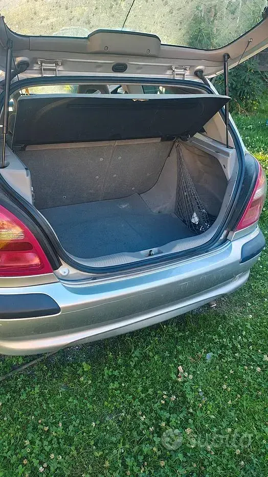 Usata Nissan Almera 87 CV (63 kW) 2001 Grigio Berlina