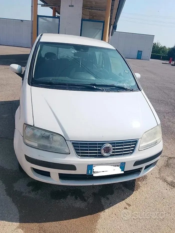 Usata Fiat Idea 95 CV (69 kW) 2004 Bianco Monovolume