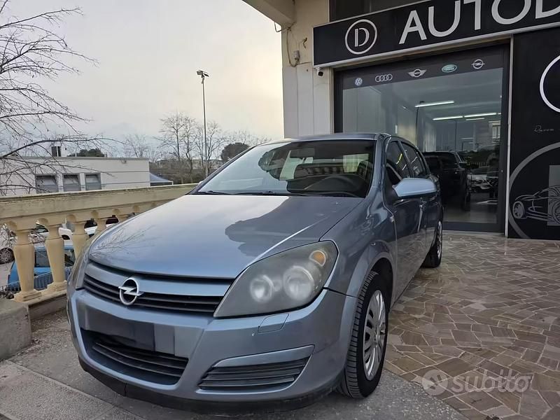 Usata Opel Astra Elegance 101 CV (74 kW) 2004 Grigio Berlina