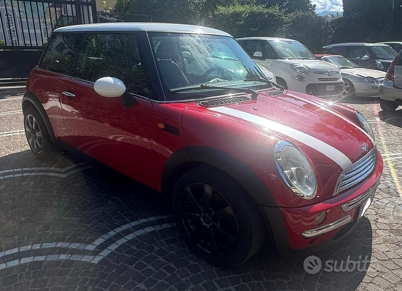 Rosso(met.) Usata 2003 Mini Cooper Due volumi | 3800 € (Buon prezzo) - Immagine 1/4