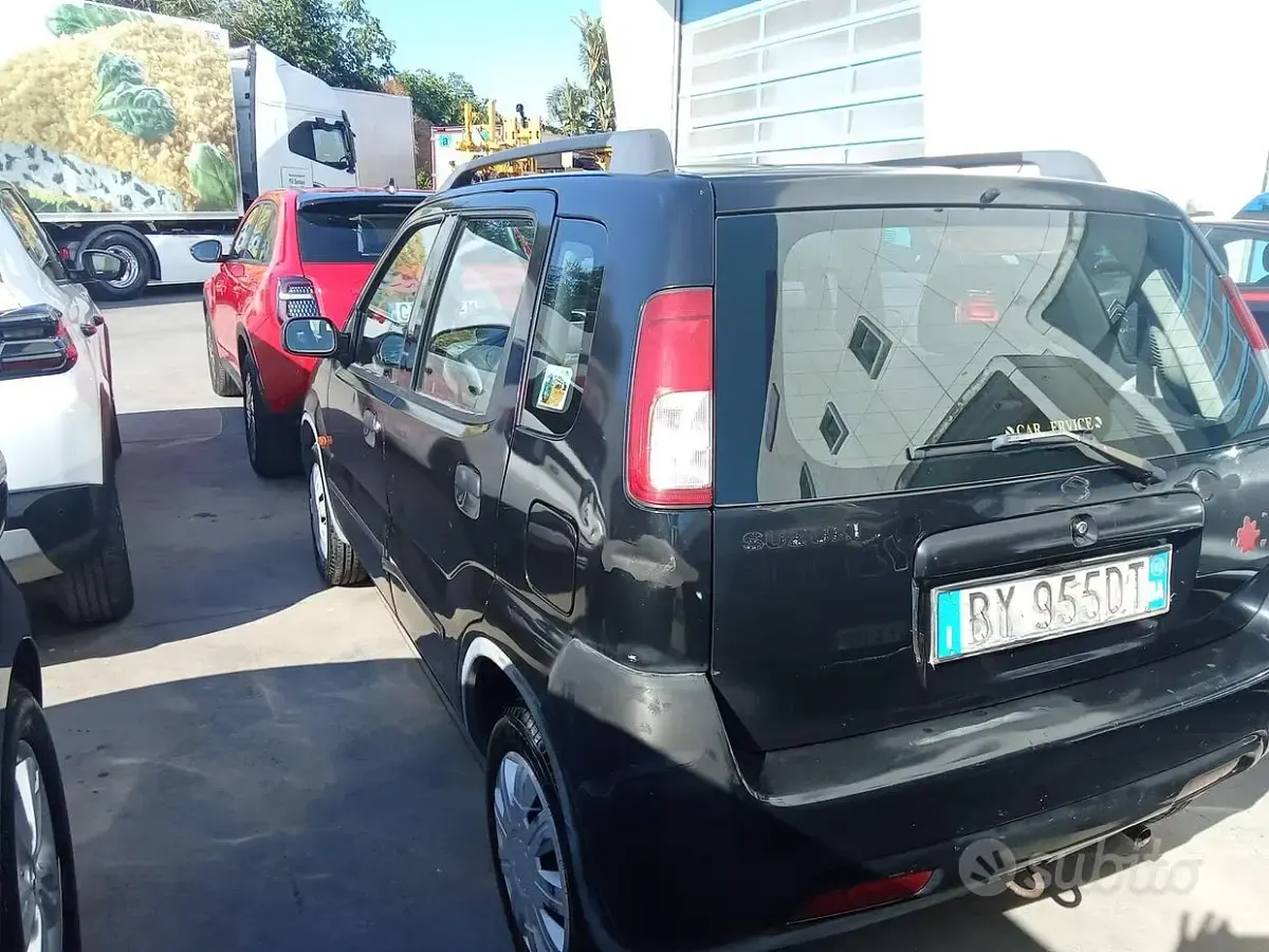 Usata Suzuki Ignis 83 CV (61 kW) 2002 Nero Utilitaria