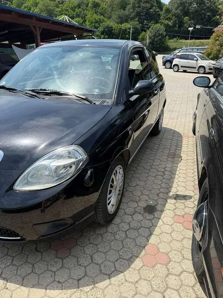 Usata Lancia Ypsilon 60 CV (44 kW) 2009 Nero Utilitaria