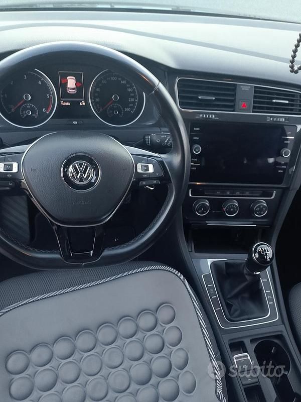 Usata VW Golf VII 110 CV (80 kW) 2019 Grigio Utilitaria