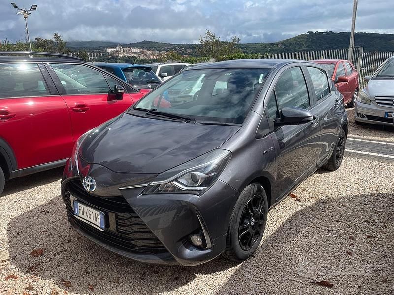 Usata Toyota Yaris Hybrid Style 101 CV (74 kW) 2019 Nero Berlina