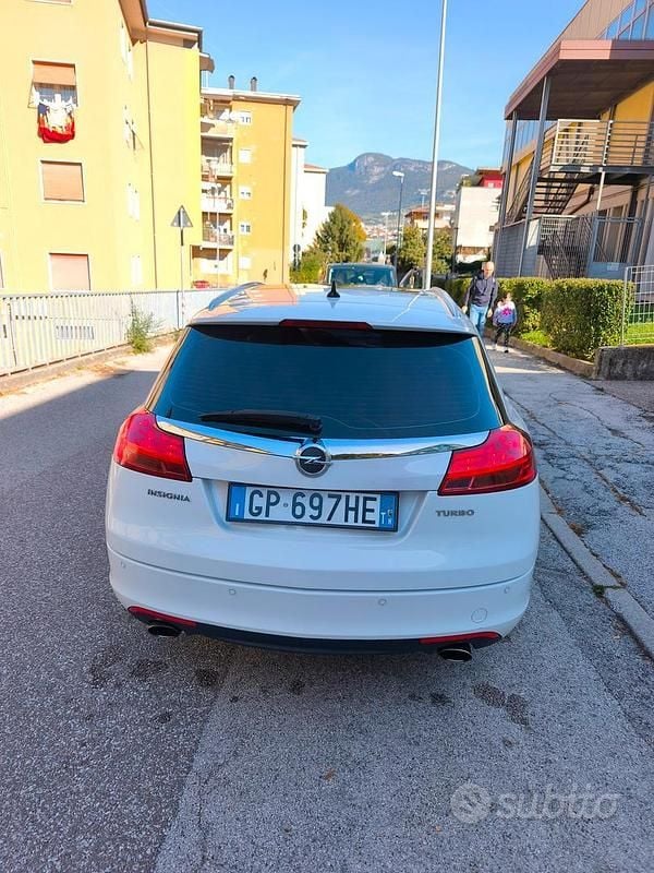 Usata Opel Insignia 180 CV (132 kW) 2011 Bianco Station wagon