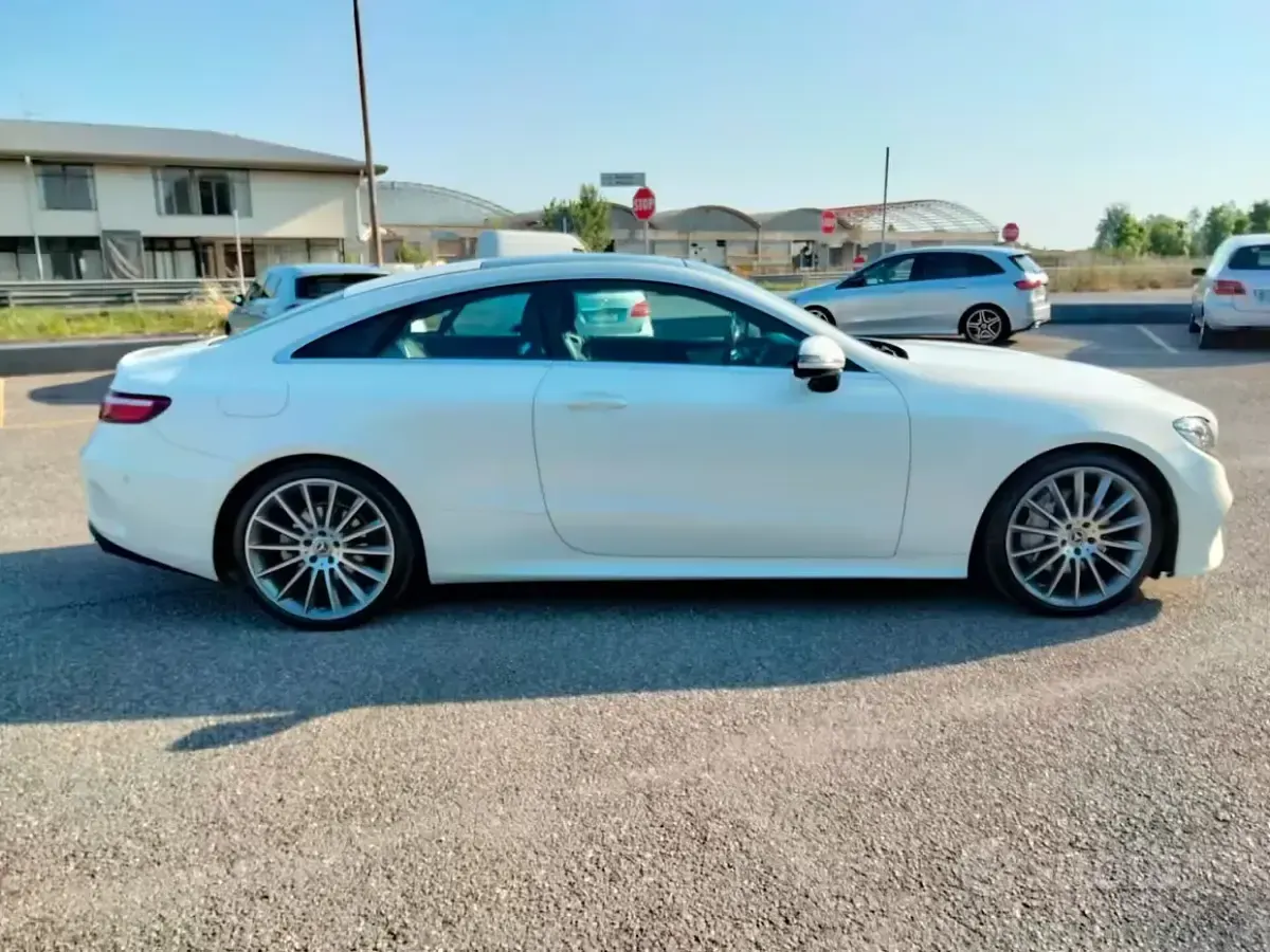 Usata Mercedes E220 Premium 194 CV (142 kW) 2017 Bianco Coupé