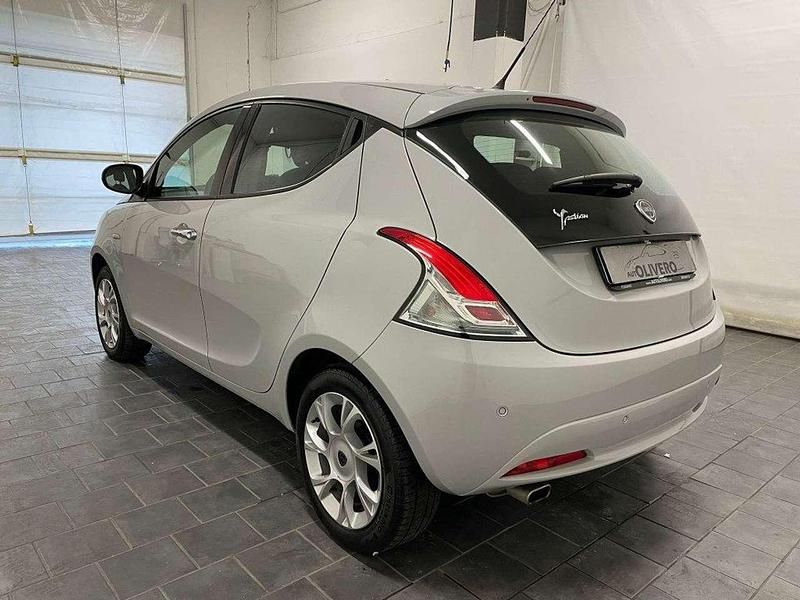 Usata Lancia Ypsilon 69 CV (50 kW) 2019 Grigio Utilitaria