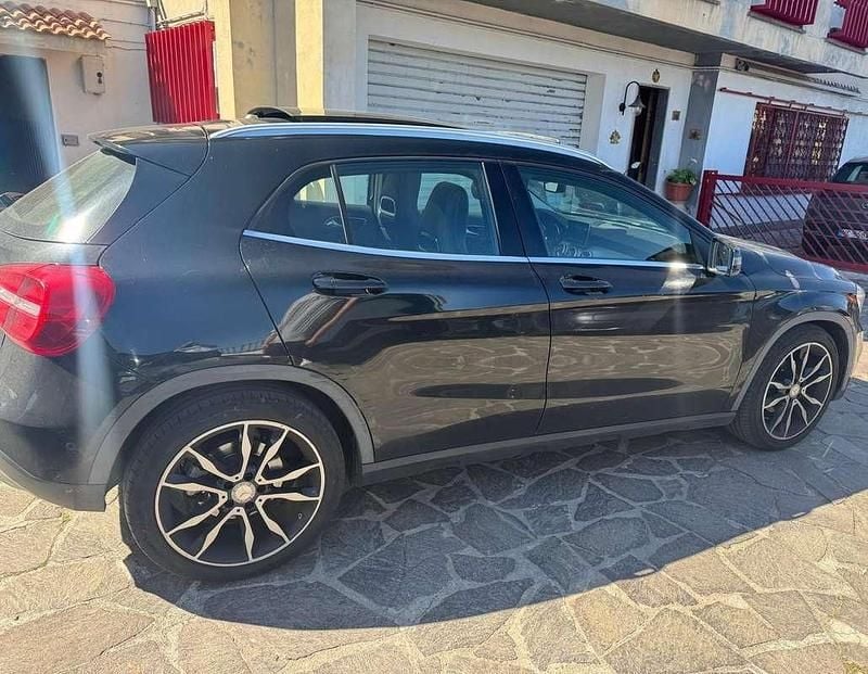 Usata Mercedes GLA200 136 CV (100 kW) 2015 Nero SUV