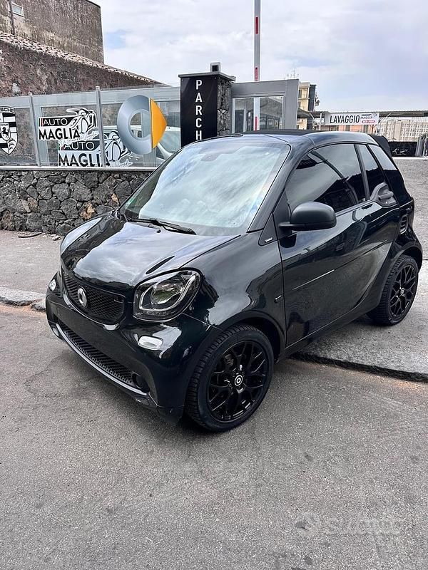 Nero Usata 2019 Smart ForTwo Cabrio Passion Cabrio | 15.990 € (Buon prezzo) - Immagine 1/4