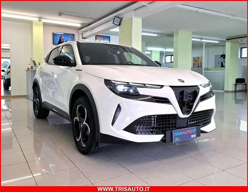Bianco Nuova 2025 Alfa Romeo Junior Edizione Speciale SUV | 27.500 € (Ottimo prezzo) - Immagine 1/4