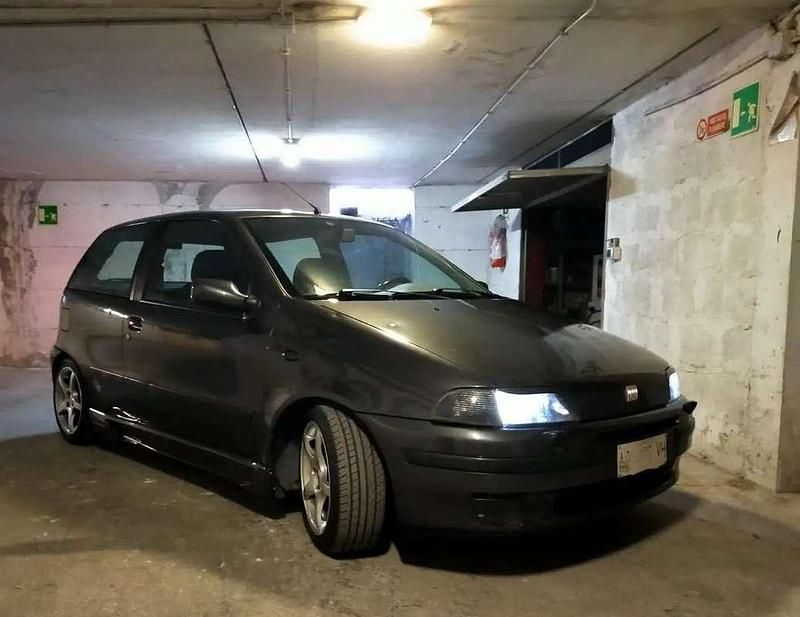 Usata Fiat Punto 133 CV (97 kW) 1994 Grigio Berlina