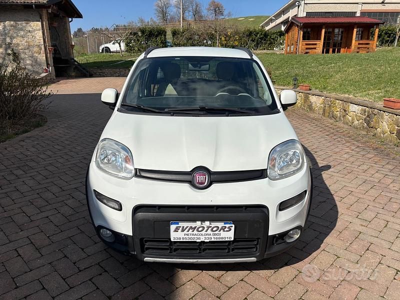 Usata Fiat Panda 4x4 Lounge 74 CV (54 kW) 2015 Bianco Utilitaria