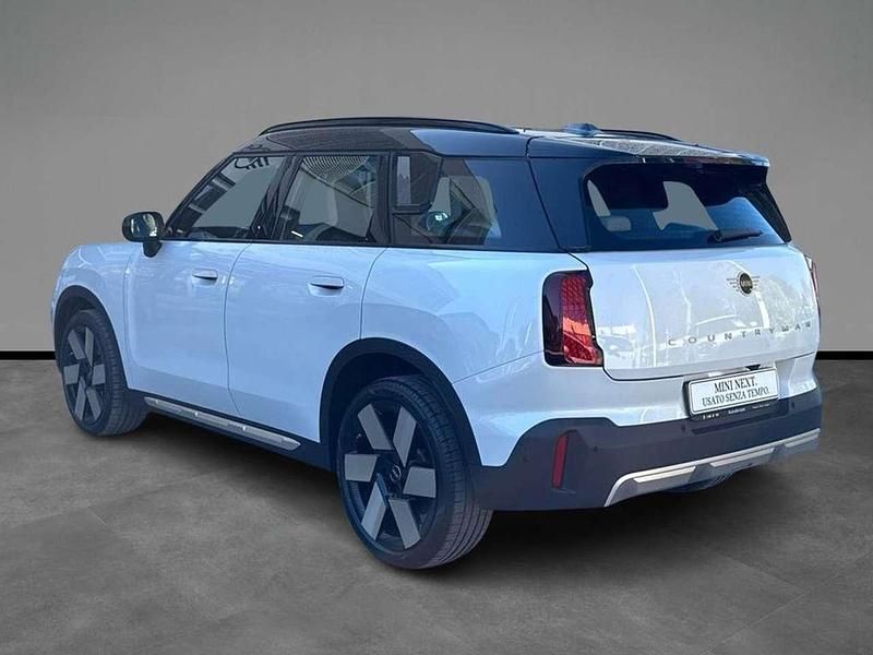 Usata Mini Cooper Countryman Favoured 170 CV (125 kW) 2024 Nanuq white SUV