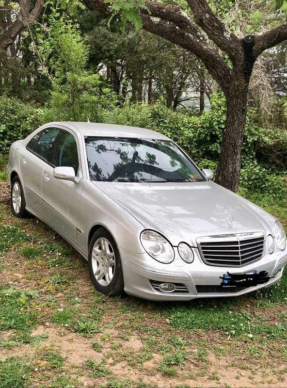 Usata Mercedes E220 Avantgarde 170 CV (125 kW) 2007 Argento Berlina