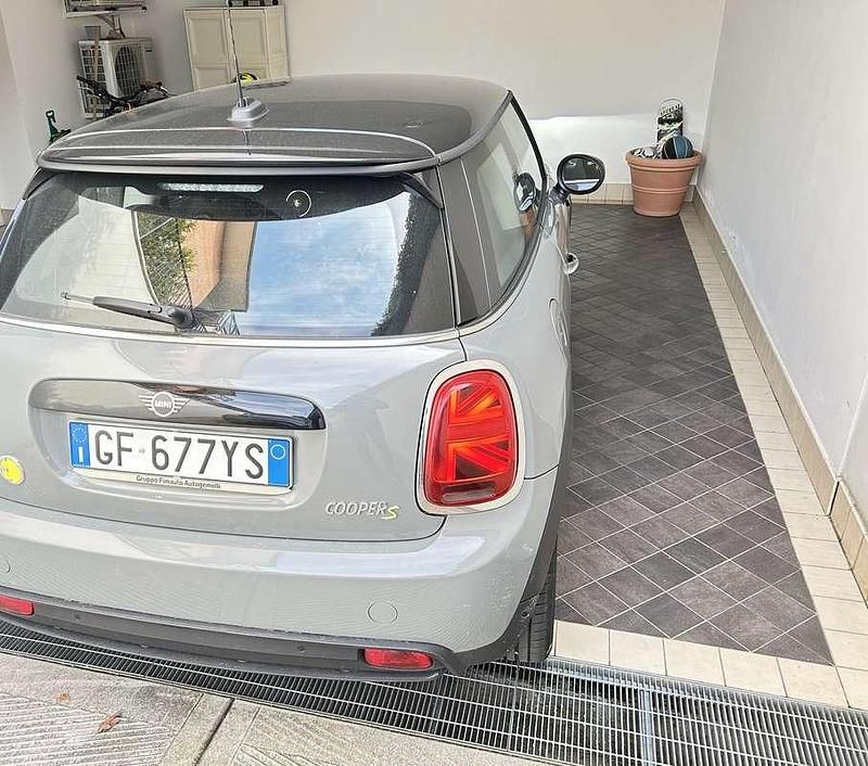 Usata Mini Cooper SE 75 kW (102 CV) 2021 Utilitaria