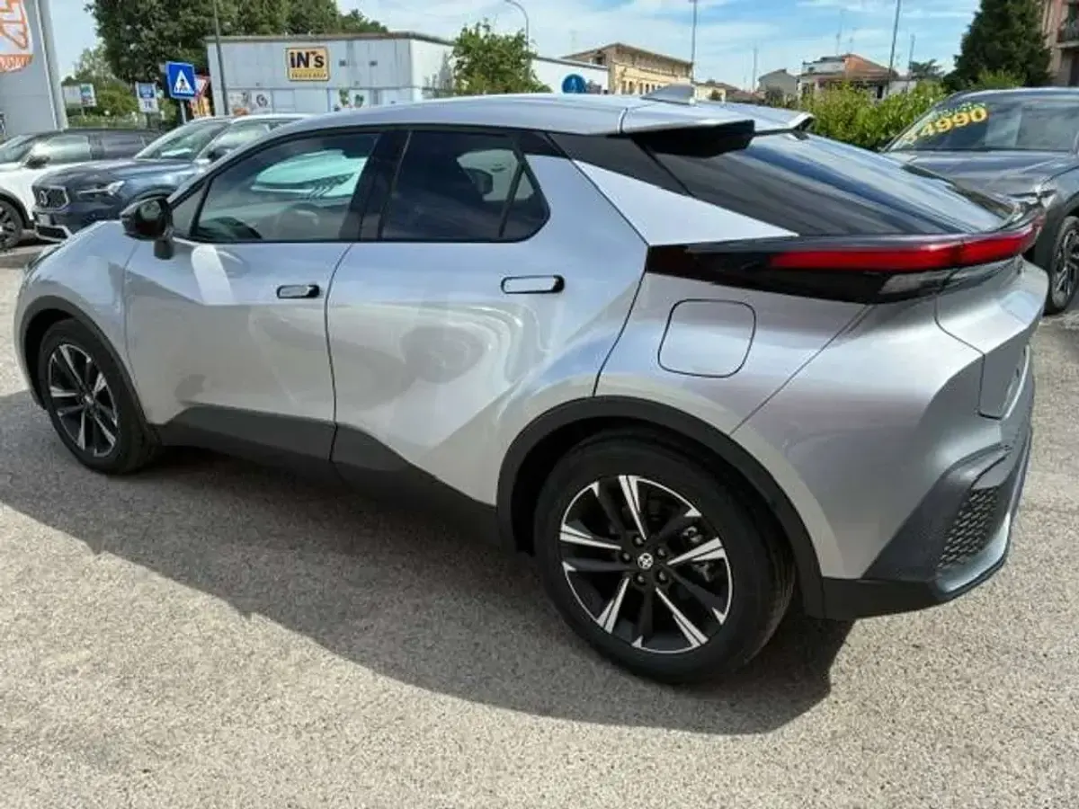 Nuova Toyota C-HR Trend 98 CV (72 kW) 2026 Argento metallizzato SUV