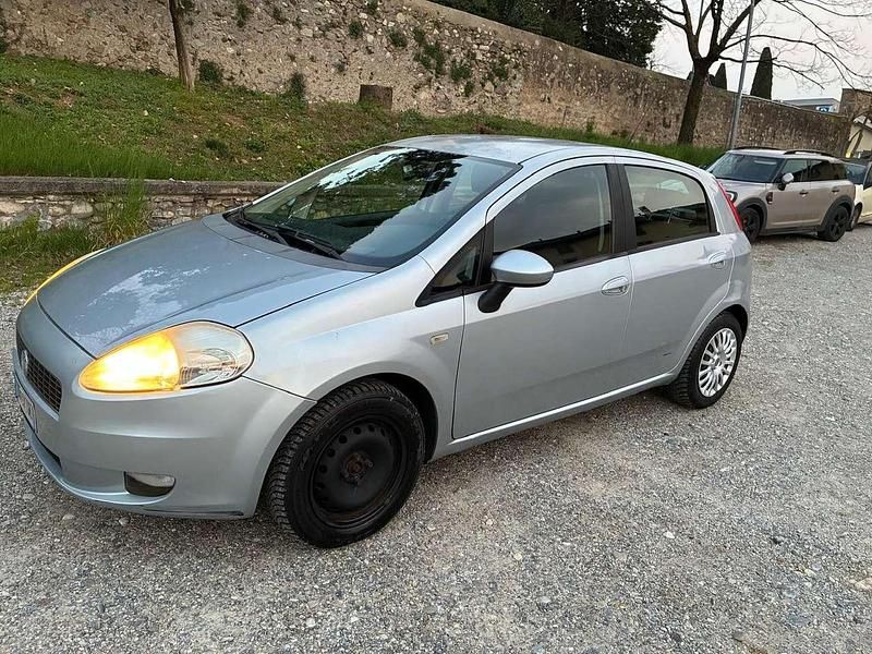 Usata Fiat Grande Punto Active 65 CV (47 kW) 2007 Argento Utilitaria